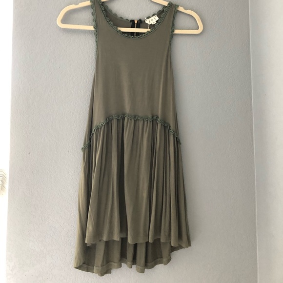 Beautiful Green Tank Top - Picture 1 of 5